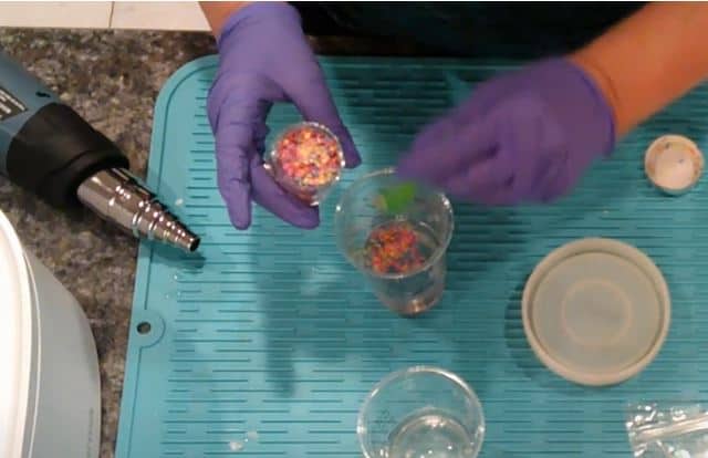 Confetti Resin coaster Mixing GLitter